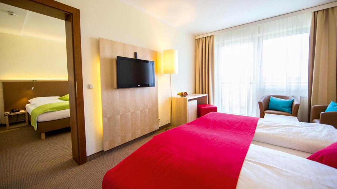 Momentum Hotel Anif Luaran gambar