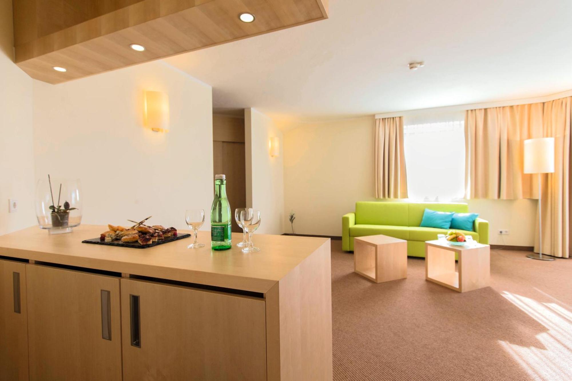 Momentum Hotel Anif Luaran gambar